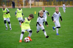 Activités sportives foot pour enfant chauffeur privé Ash Driver
